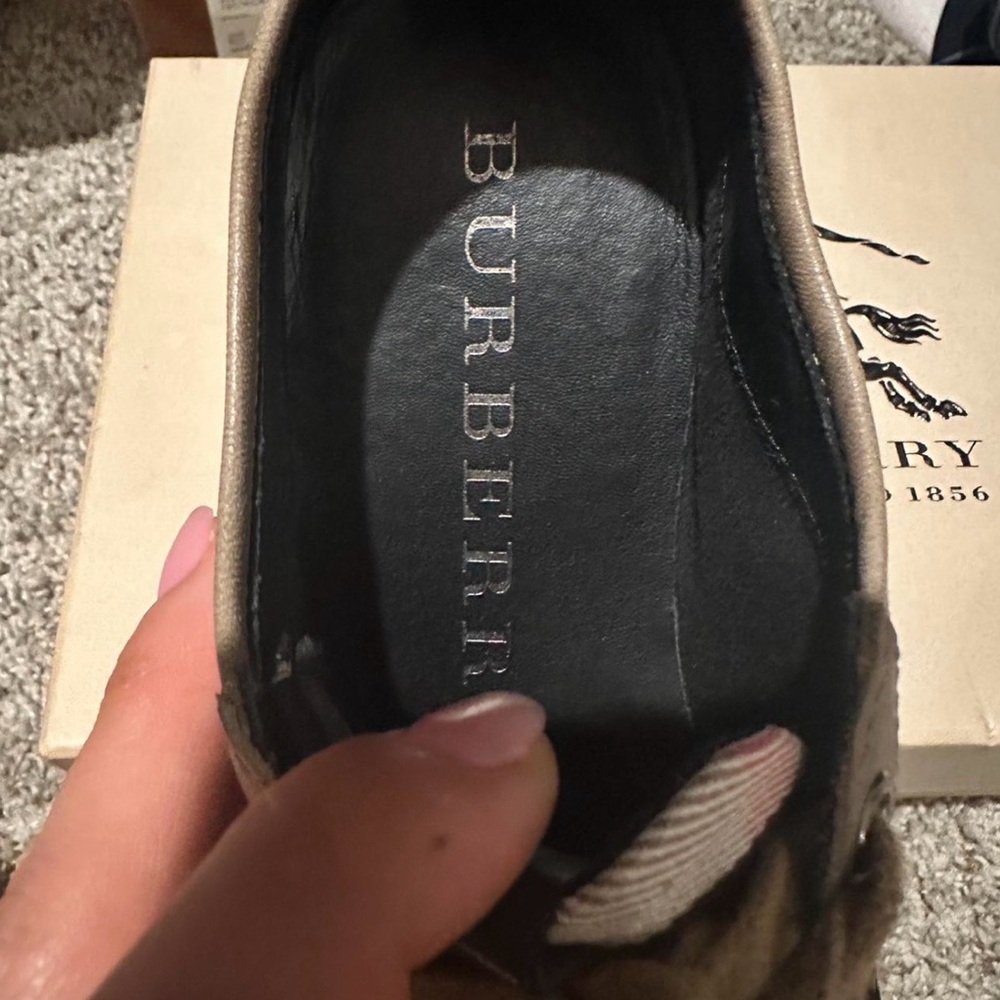 Burberry Cream and Black Logo Cloth - Picture 3 of 7